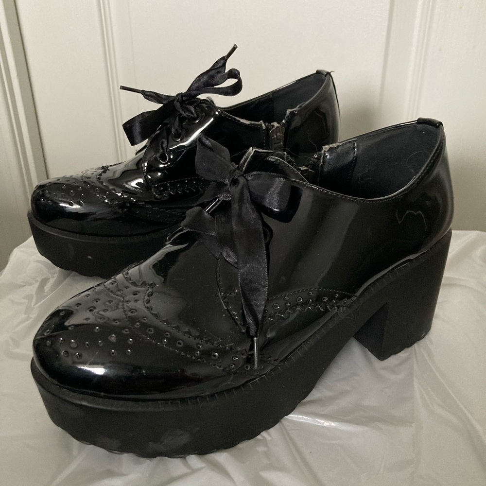 LIZ LISA Glossy Black Platform Shoes
